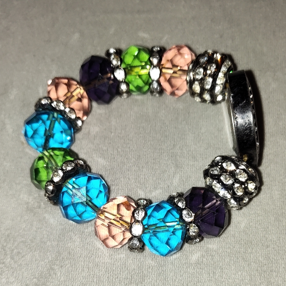 Elegant Multicolor Beaded Bracelet with Silver Accents